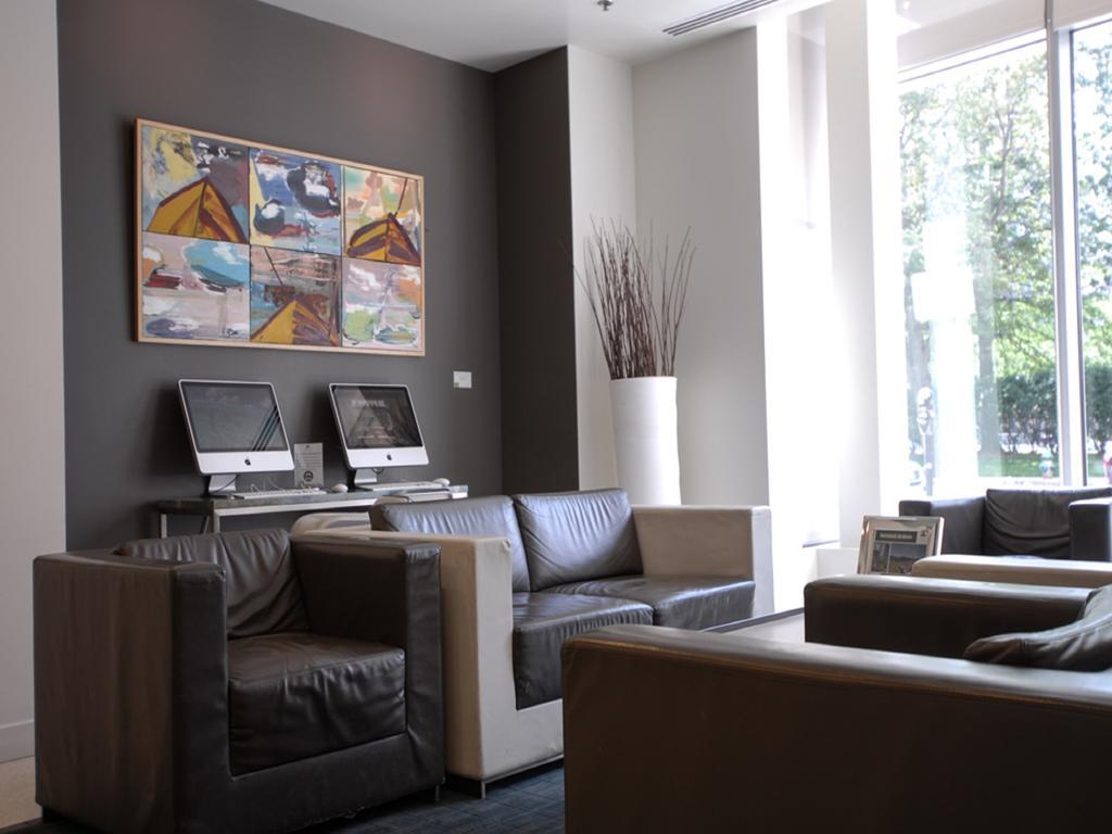 Global Luxury Suites At Kendall East Кеймбридж Екстериор снимка