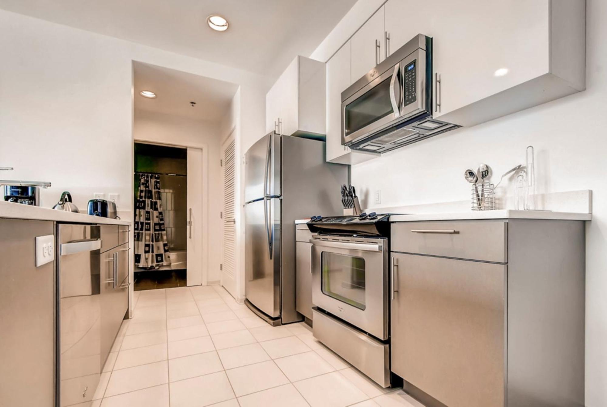 Global Luxury Suites At Kendall East Кеймбридж Екстериор снимка