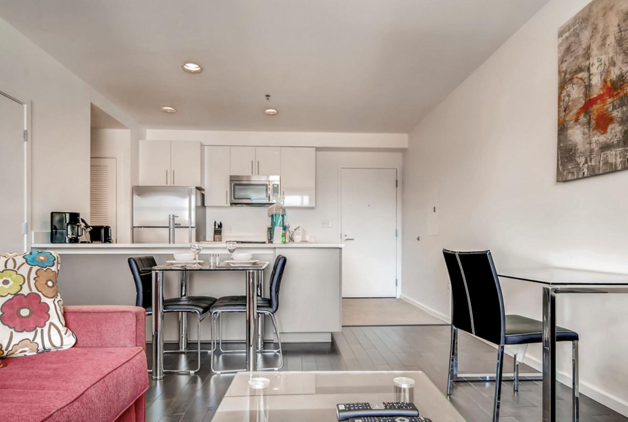 Global Luxury Suites At Kendall East Кеймбридж Екстериор снимка