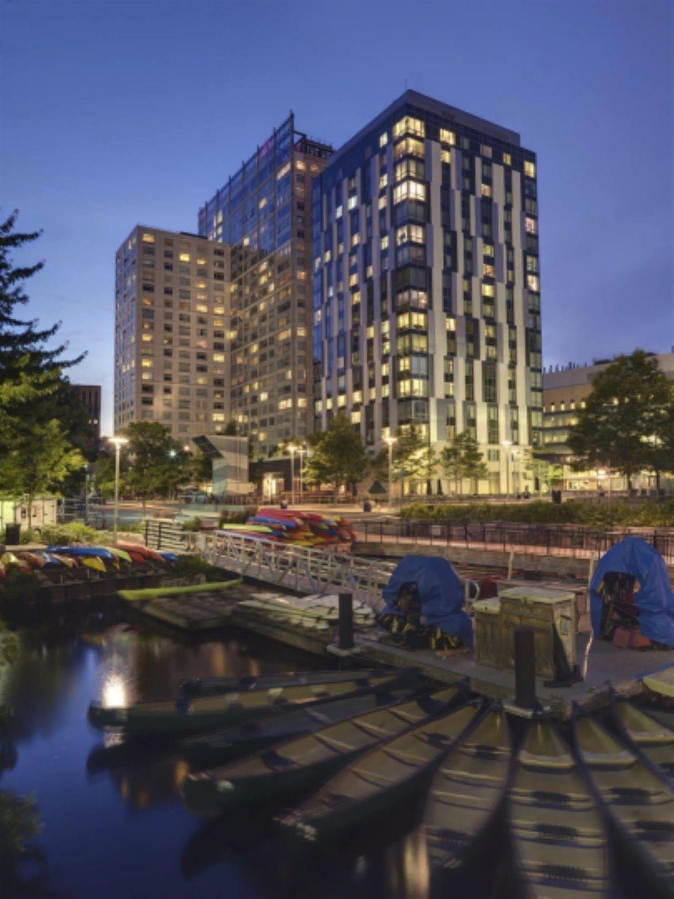 Global Luxury Suites At Kendall East Кеймбридж Екстериор снимка