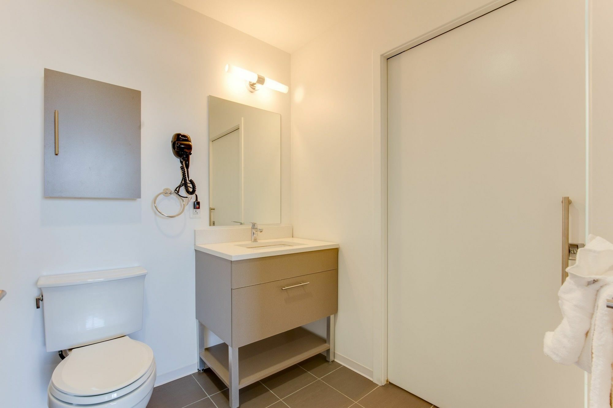 Global Luxury Suites At Kendall East Кеймбридж Екстериор снимка