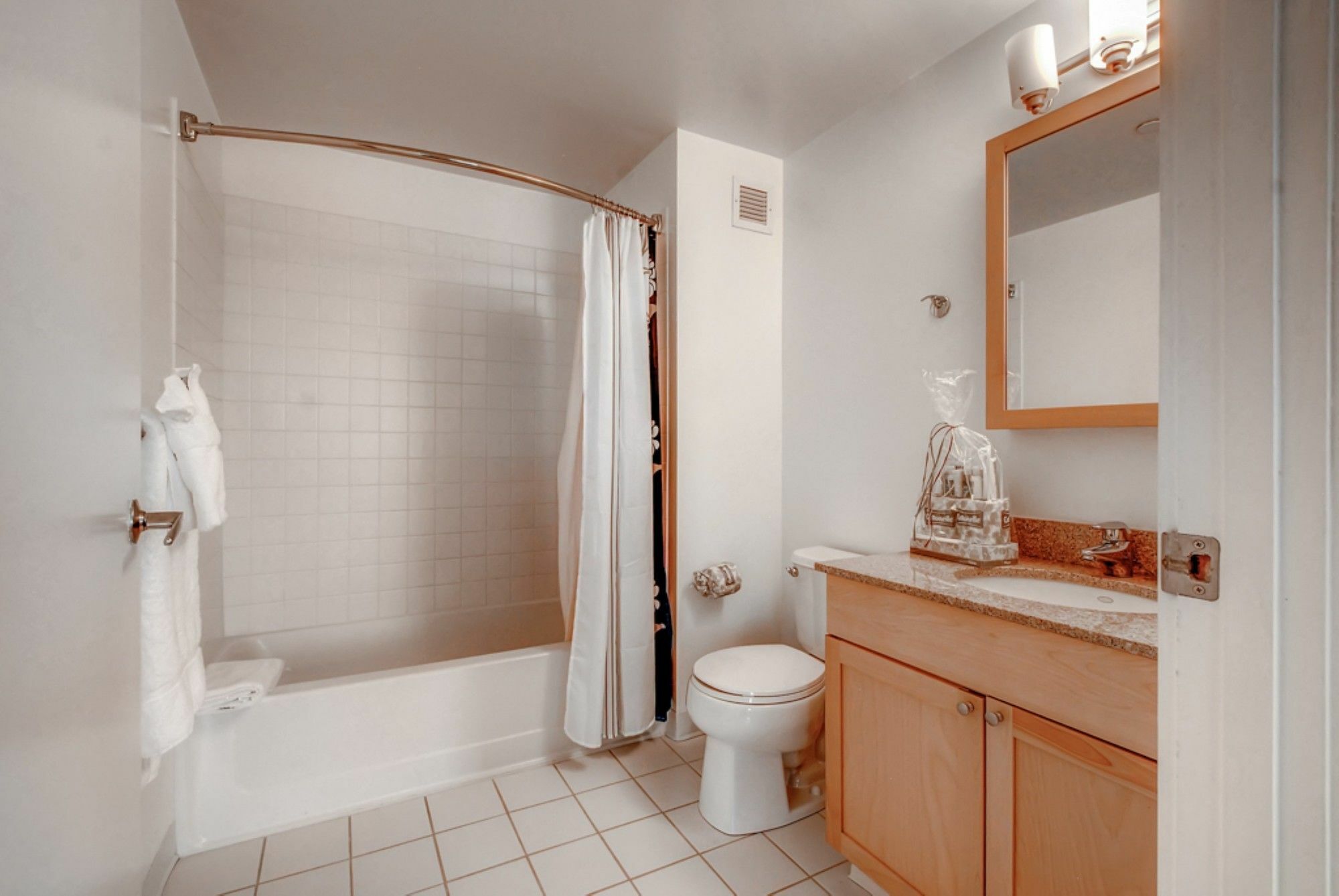 Global Luxury Suites At Kendall East Кеймбридж Екстериор снимка