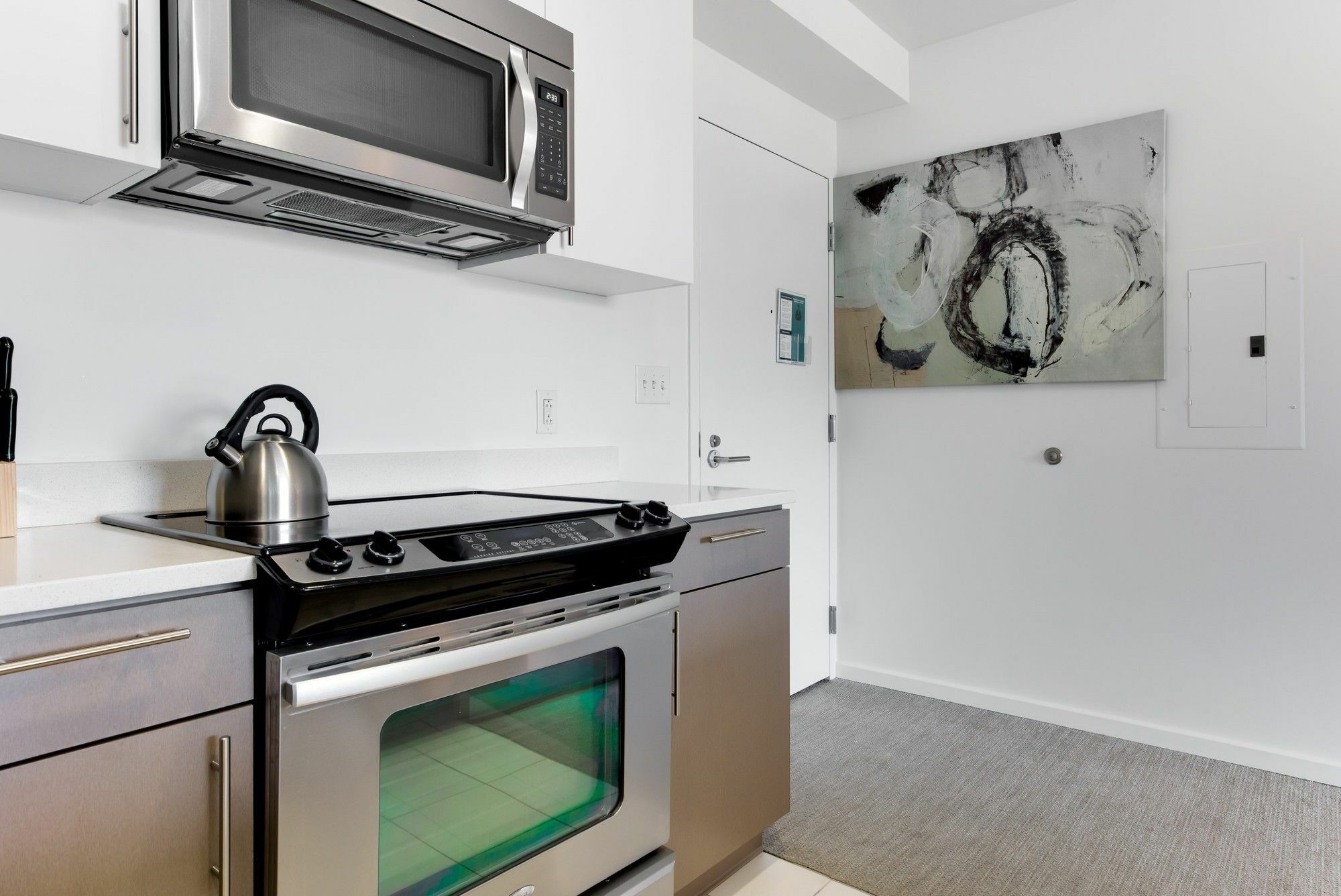 Global Luxury Suites At Kendall East Кеймбридж Екстериор снимка