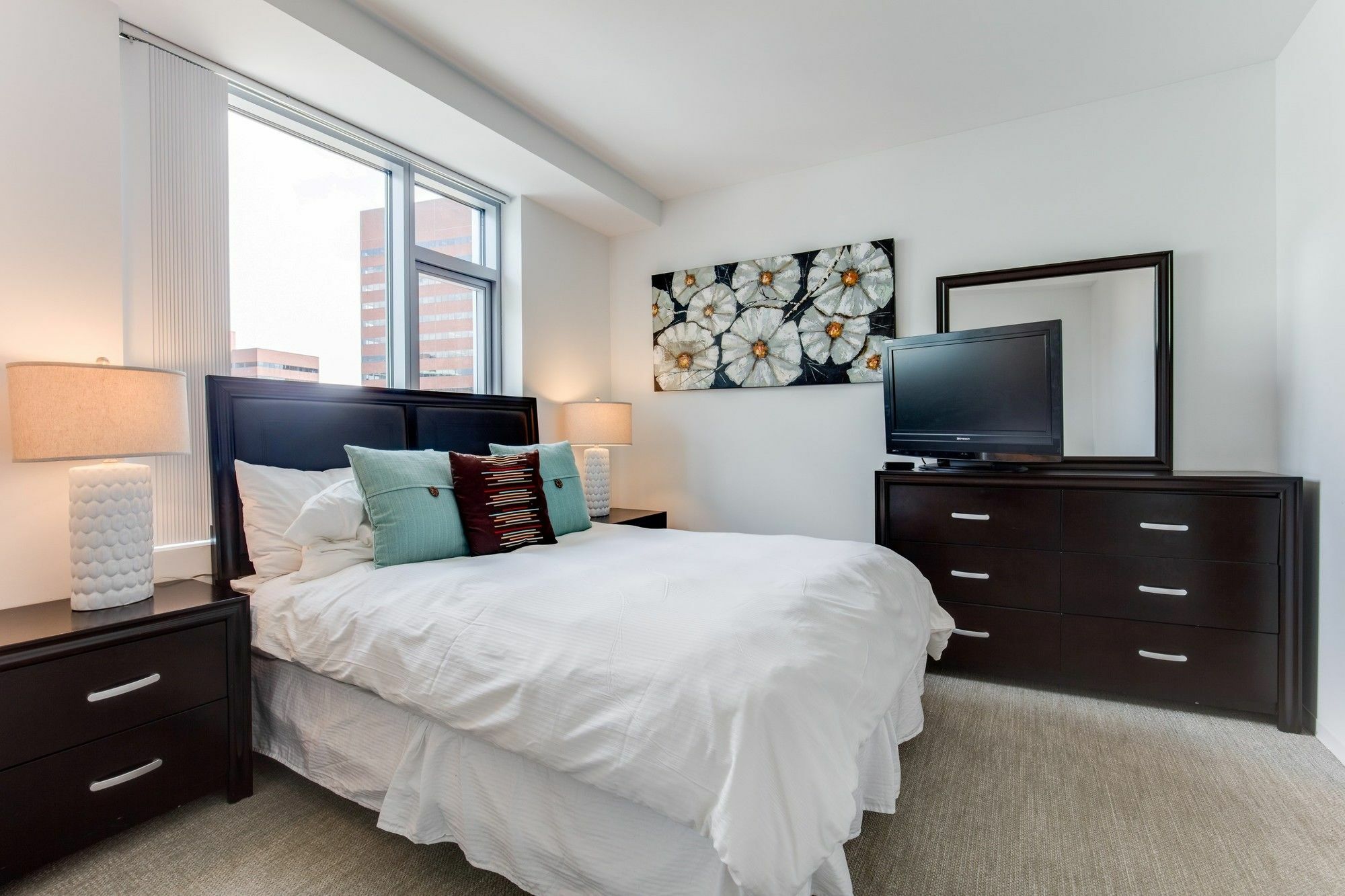 Global Luxury Suites At Kendall East Кеймбридж Екстериор снимка