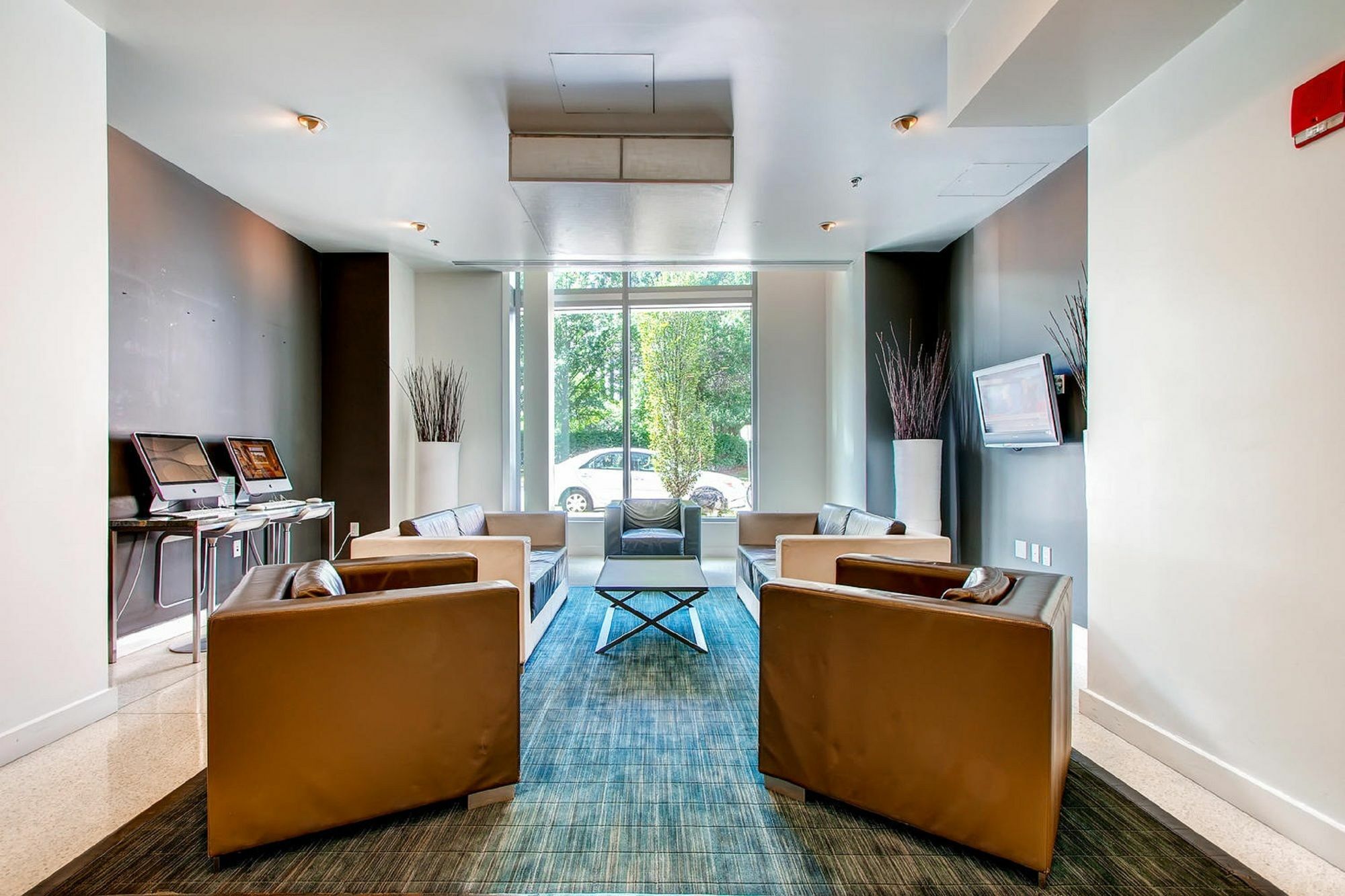 Global Luxury Suites At Kendall East Кеймбридж Екстериор снимка