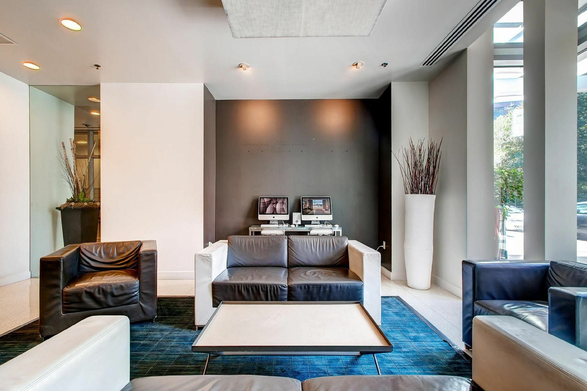 Global Luxury Suites At Kendall East Кеймбридж Екстериор снимка