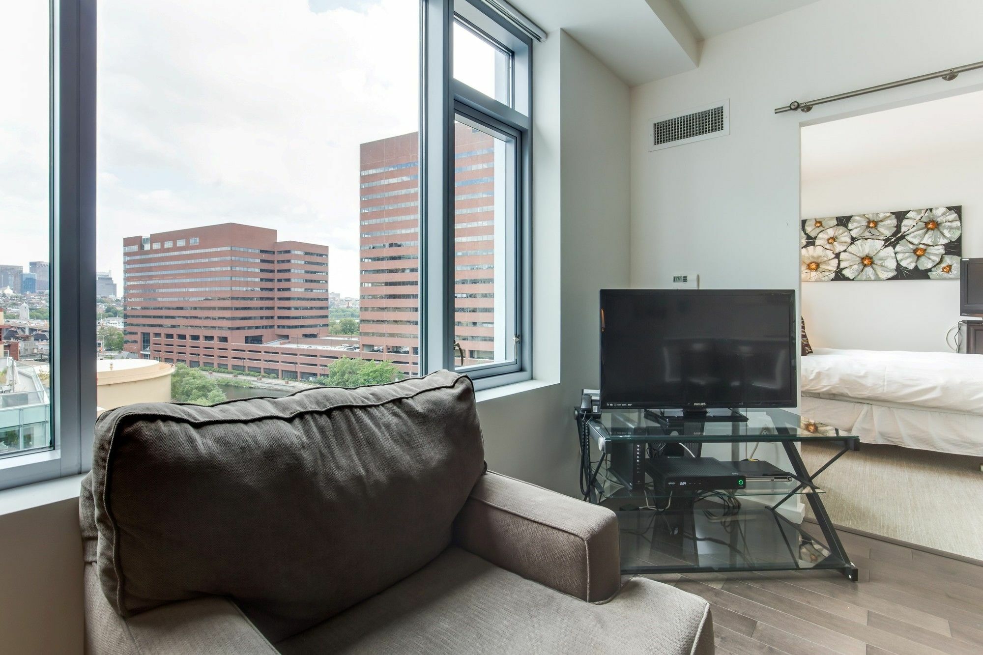 Global Luxury Suites At Kendall East Кеймбридж Екстериор снимка