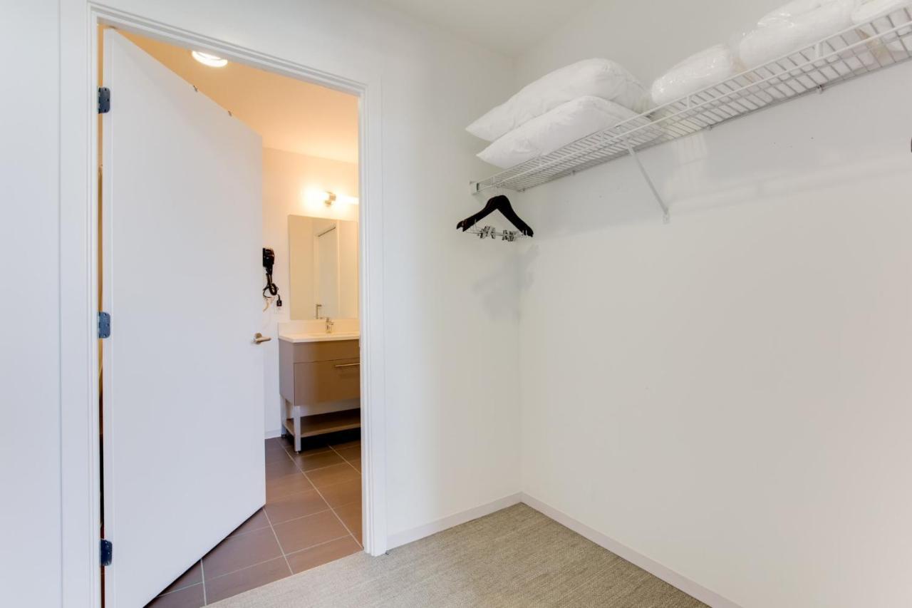 Global Luxury Suites At Kendall East Кеймбридж Екстериор снимка